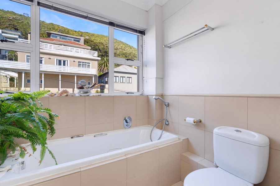 3 Bedroom Property for Sale in Sea Point Western Cape